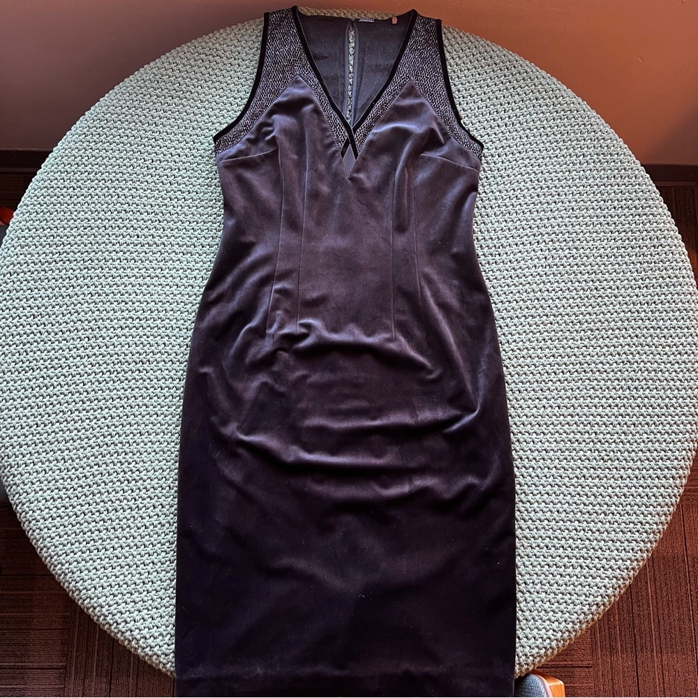 Women’s velour cocktail dress by Ellie Tahari size 6